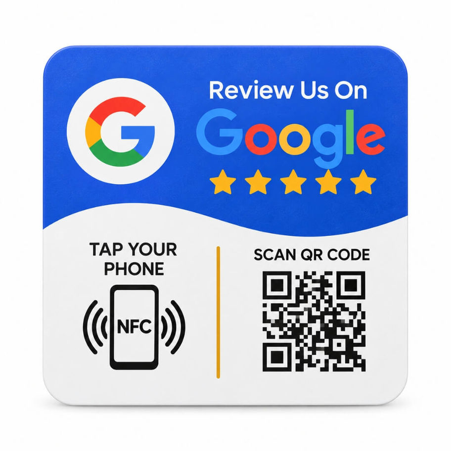 Plaque avis Google carrée blanche et bleue, avec zone NFC et QR code, présentée de face sur fond blanc.
