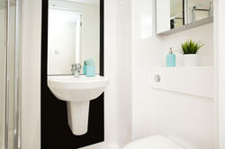 07_bathroom.jpeg