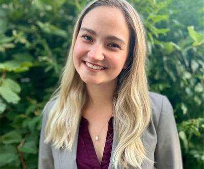 Robyn Binsfeld- LinkedIn Headshot.jpg