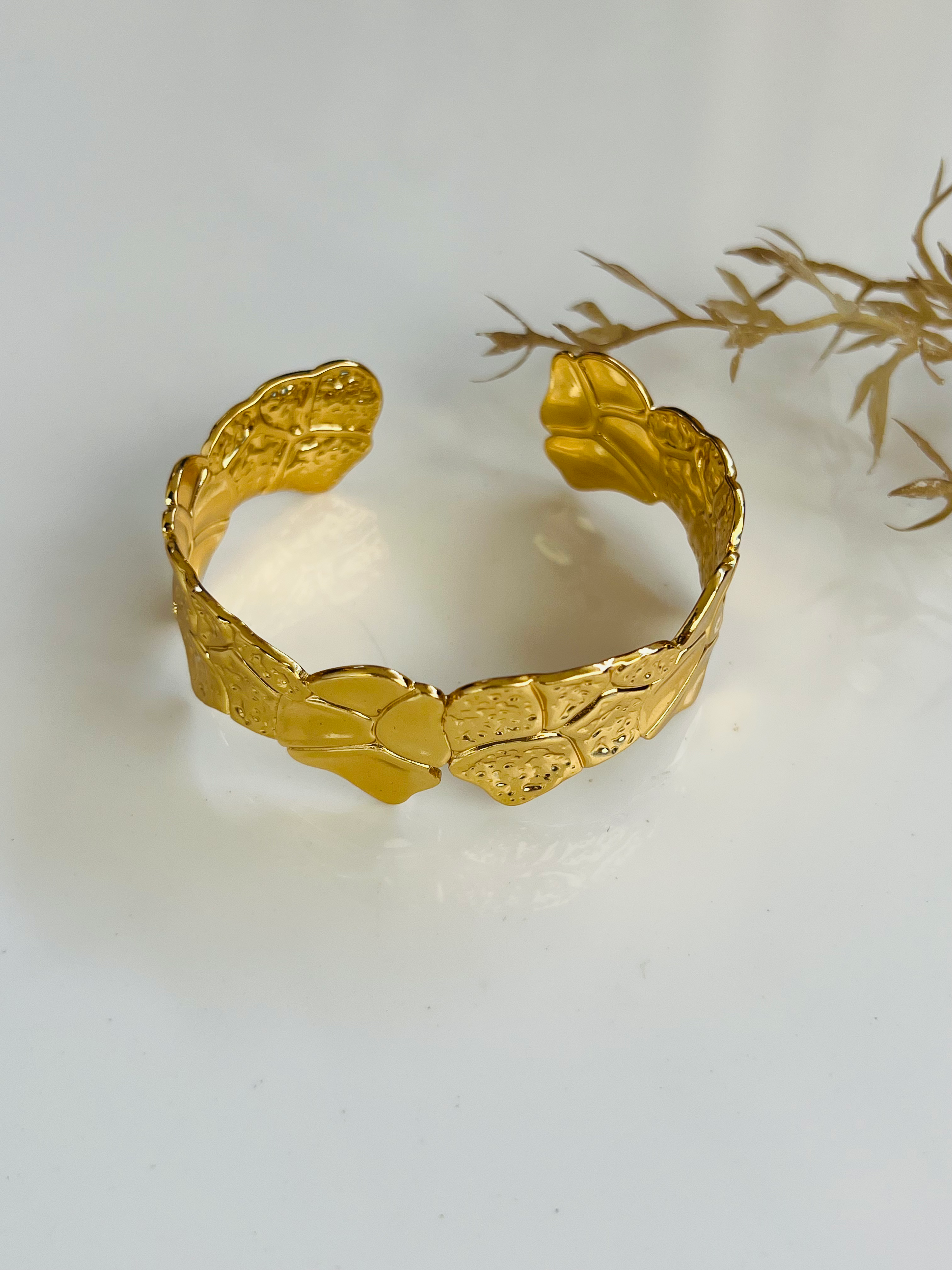 Hammered leaf design bangle 