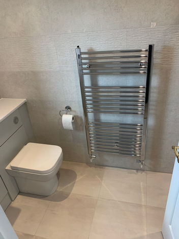 Chrome towel rail. 