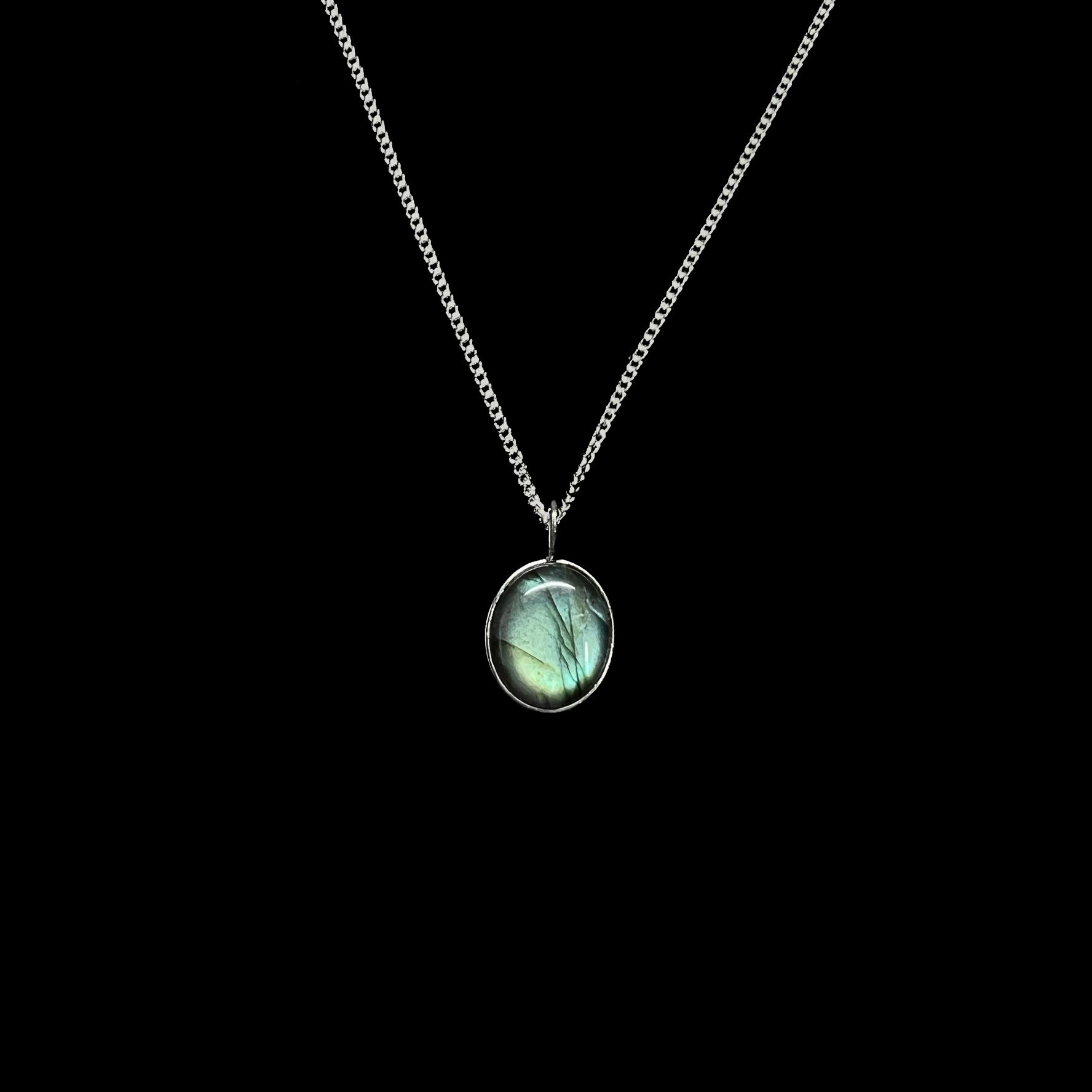 Kleiner Ovaler Labradorit Anhänger