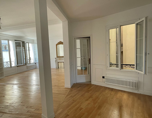 ENTREE AVANT_edited.jpg