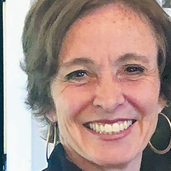 Elizabeth Hatch, MS, PT is an outpatient physical therapist in Falls Church, VA treating orthopedic, sports and performing arts injuries using functional manual therapy and pilates- based rehabilitation.