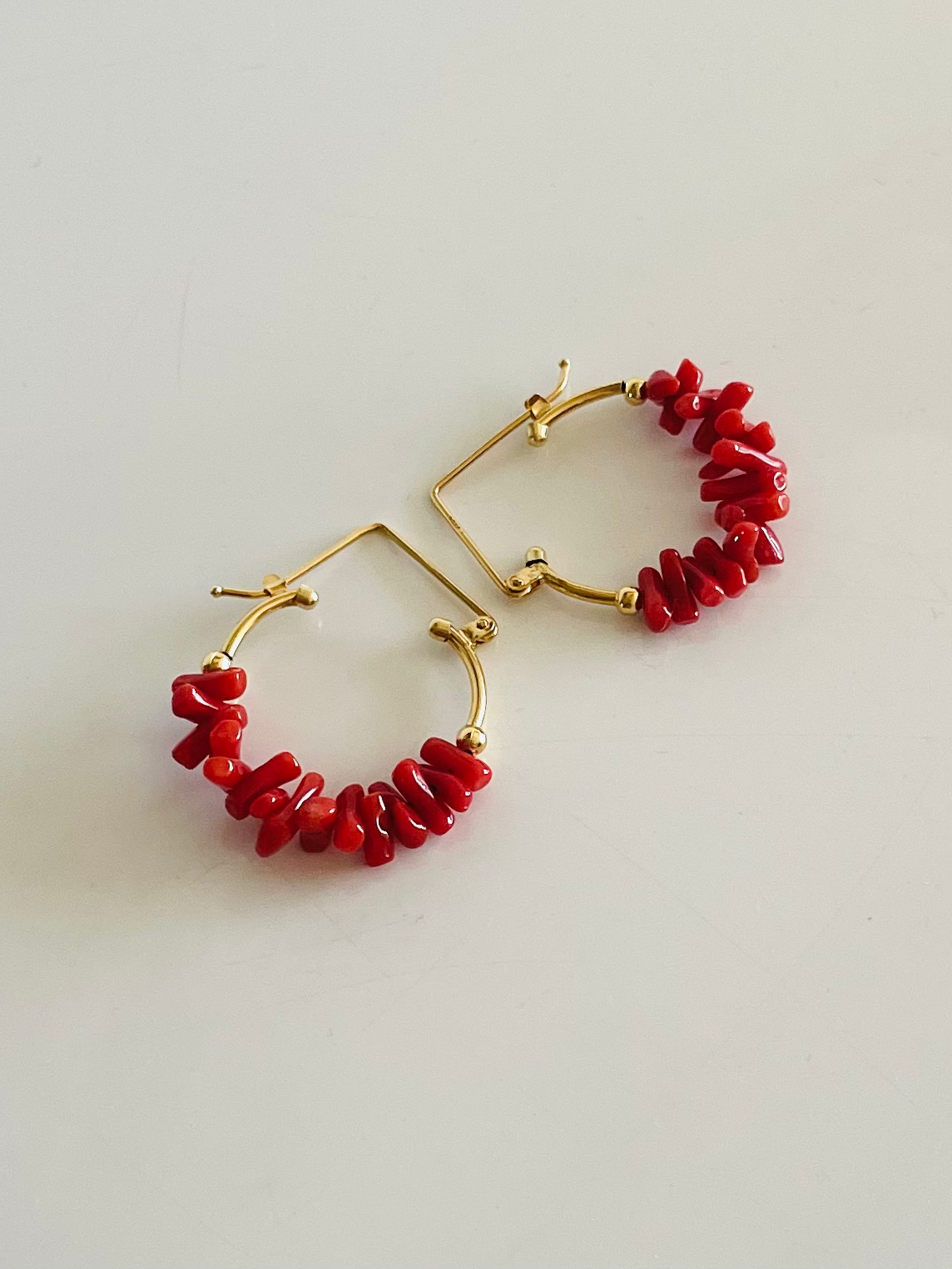 Boucles d’oreilles créoles - corail rouge