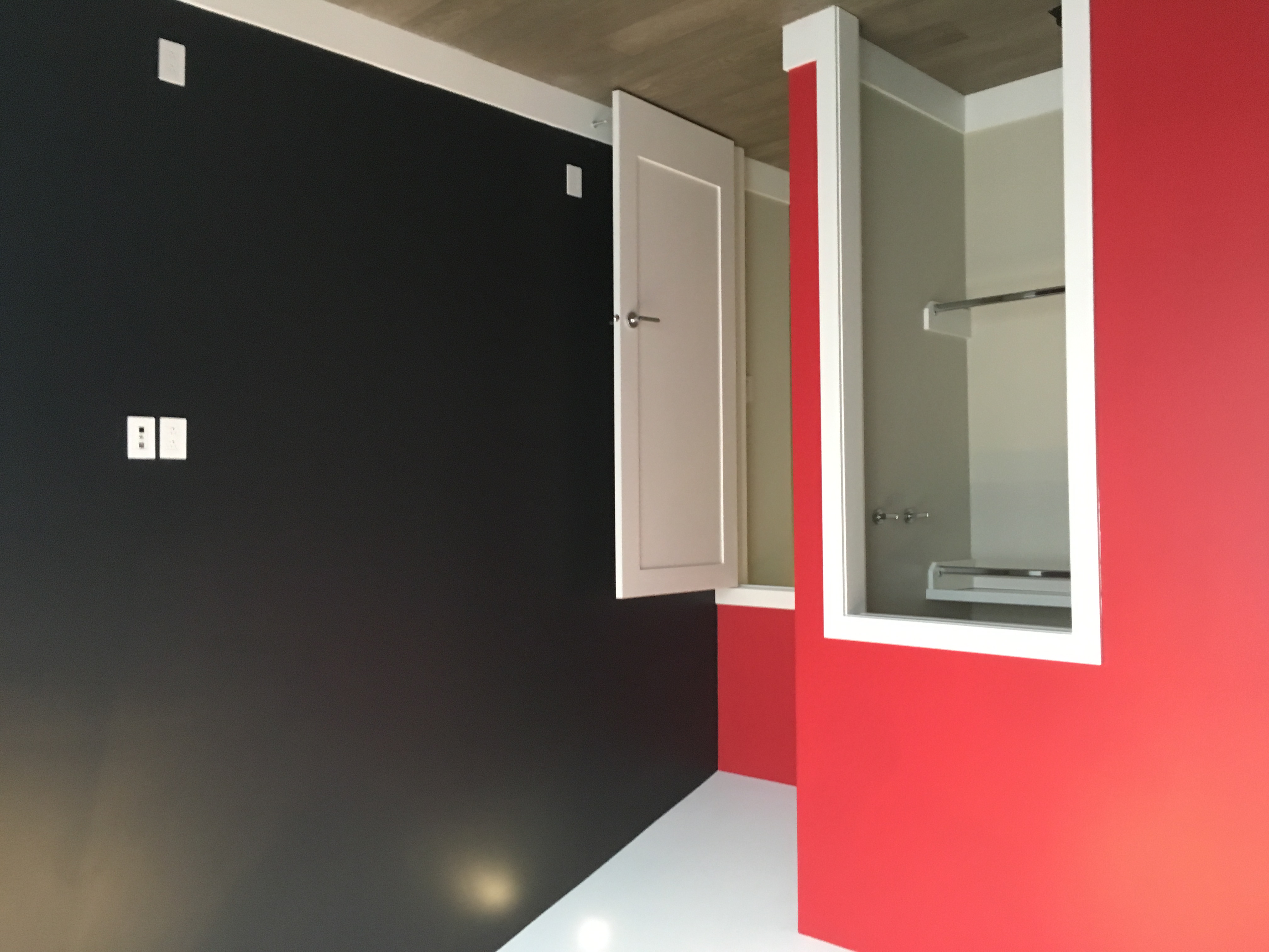 Bold bedroom colours