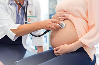 医師は妊婦の調査します