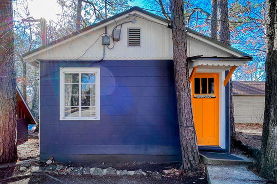 The front of the Wanderoo Cabin