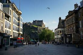 How to Navigate Edinburgh’s Winding Streets