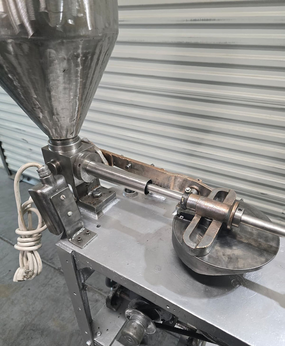 Miniatura: Vintage Semi automatic Piston Filler Machine Rental