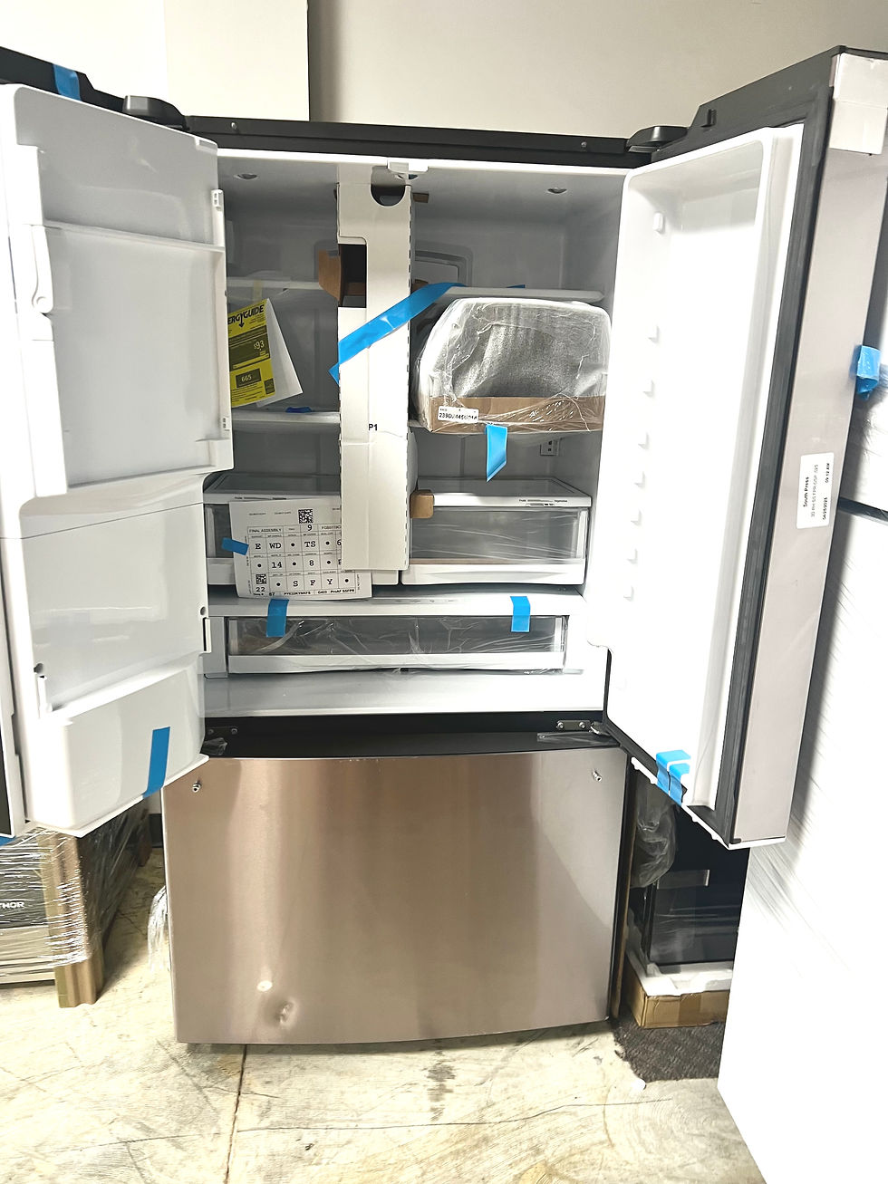 Thumbnail: GE 27.7 cu. ft. French Door Refrigerator (GFE28GYNFS)
