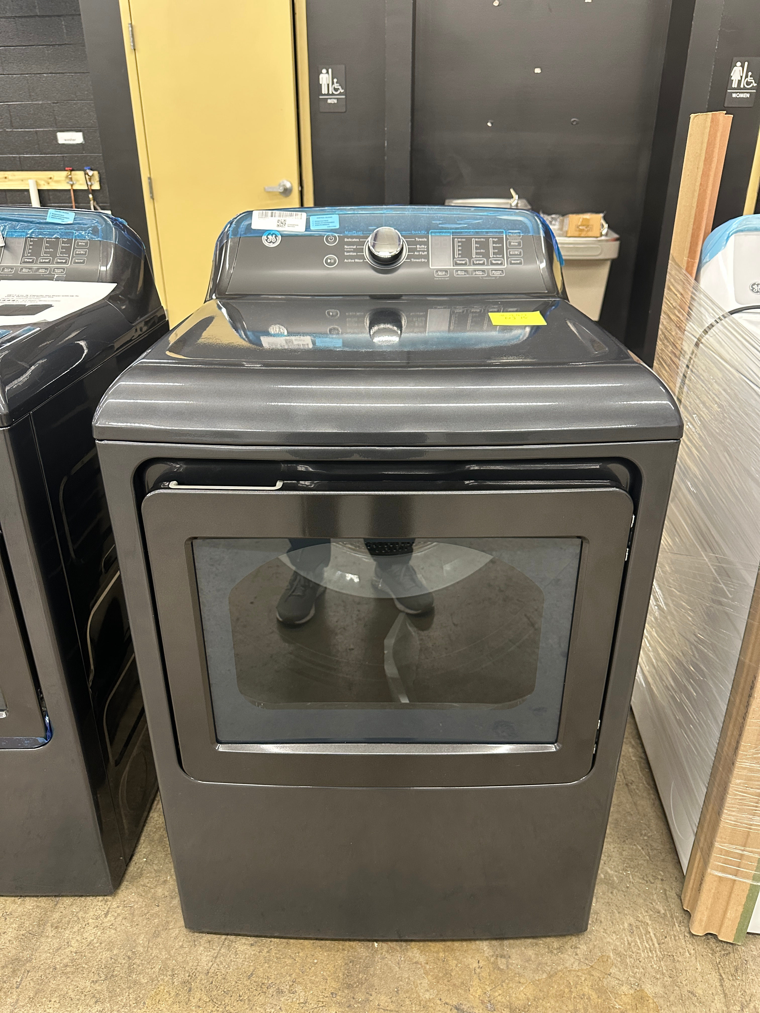 GE 7.4 cu. ft. Gas Dryer GTD58GBPVDG