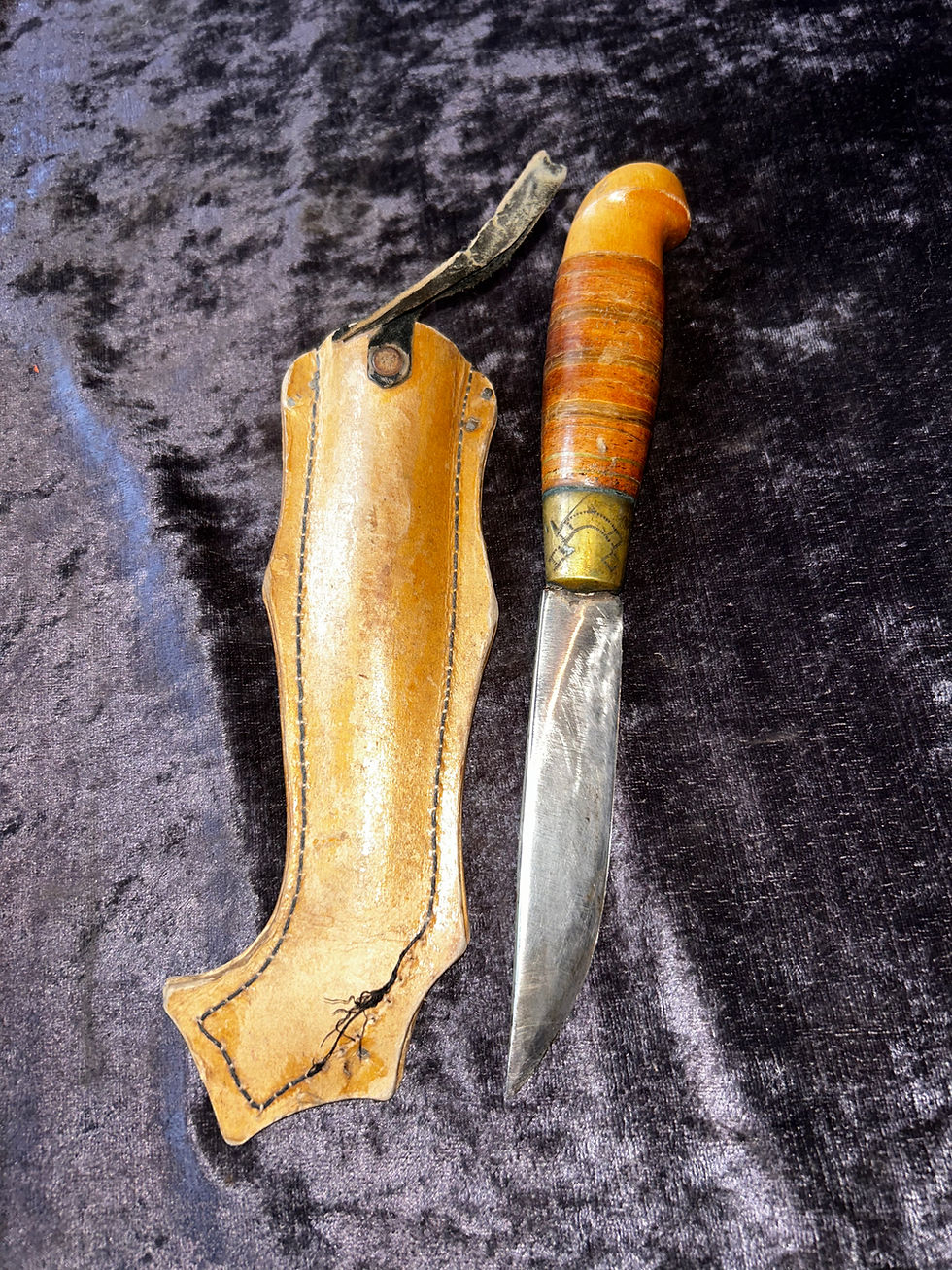 Thumbnail: Slidkniv spår av Finskt emblem på kavel