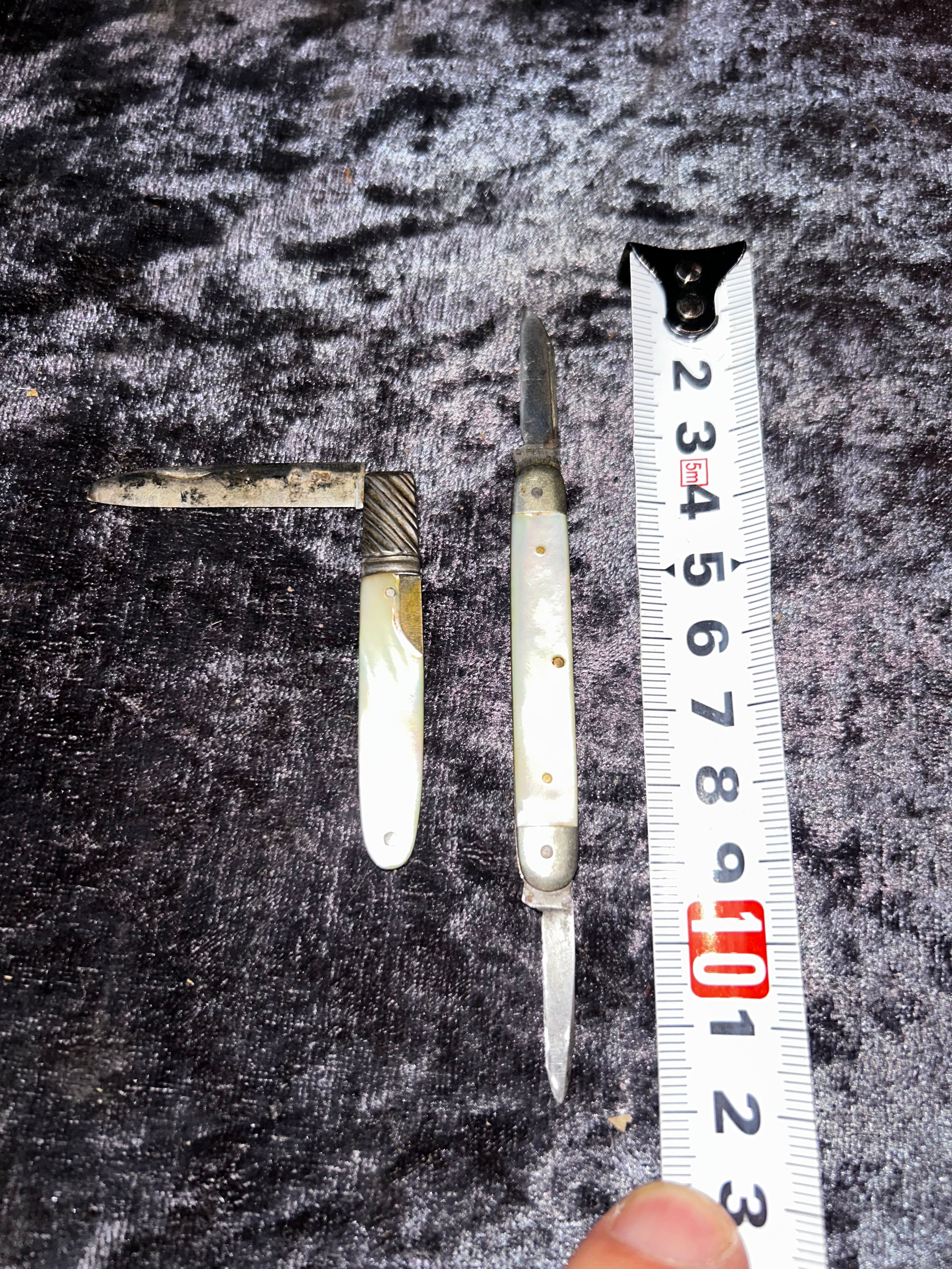 2 fick/fällknivar med pärlemor