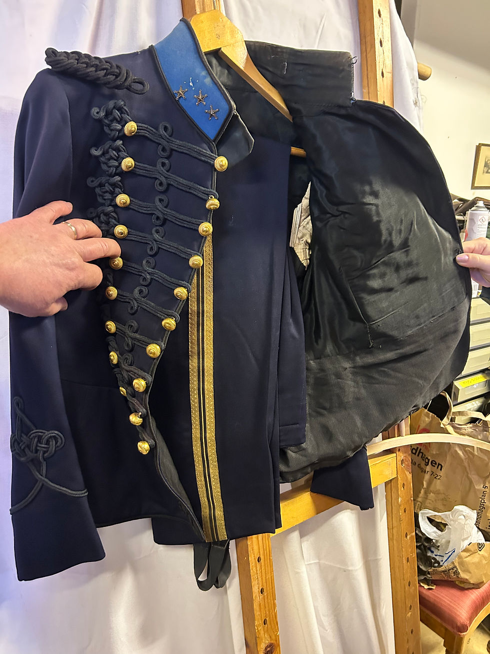 Thumbnail: Sv artilleriofficers uniform m/1872 för A1