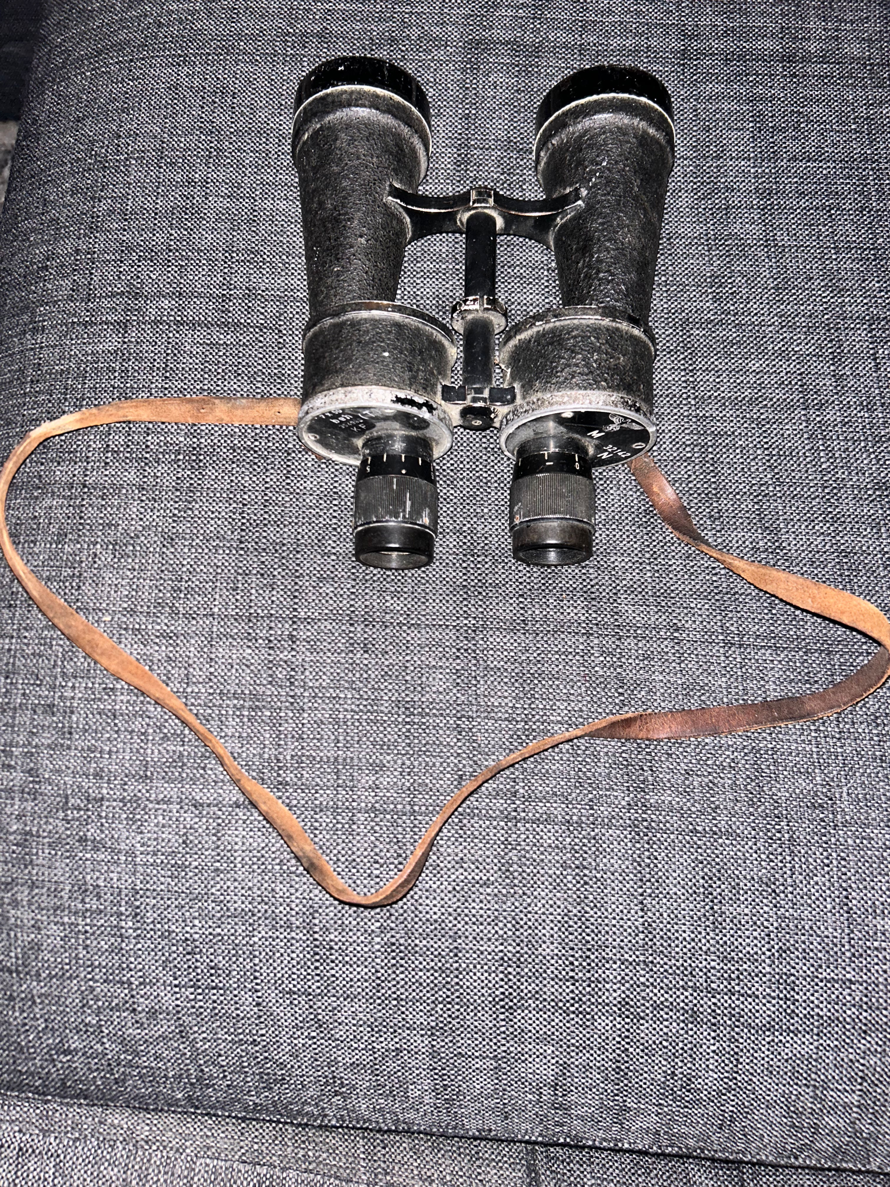 Tysk marinkikare märkt beh för ”Ernsrt Leitz Wetzlar”