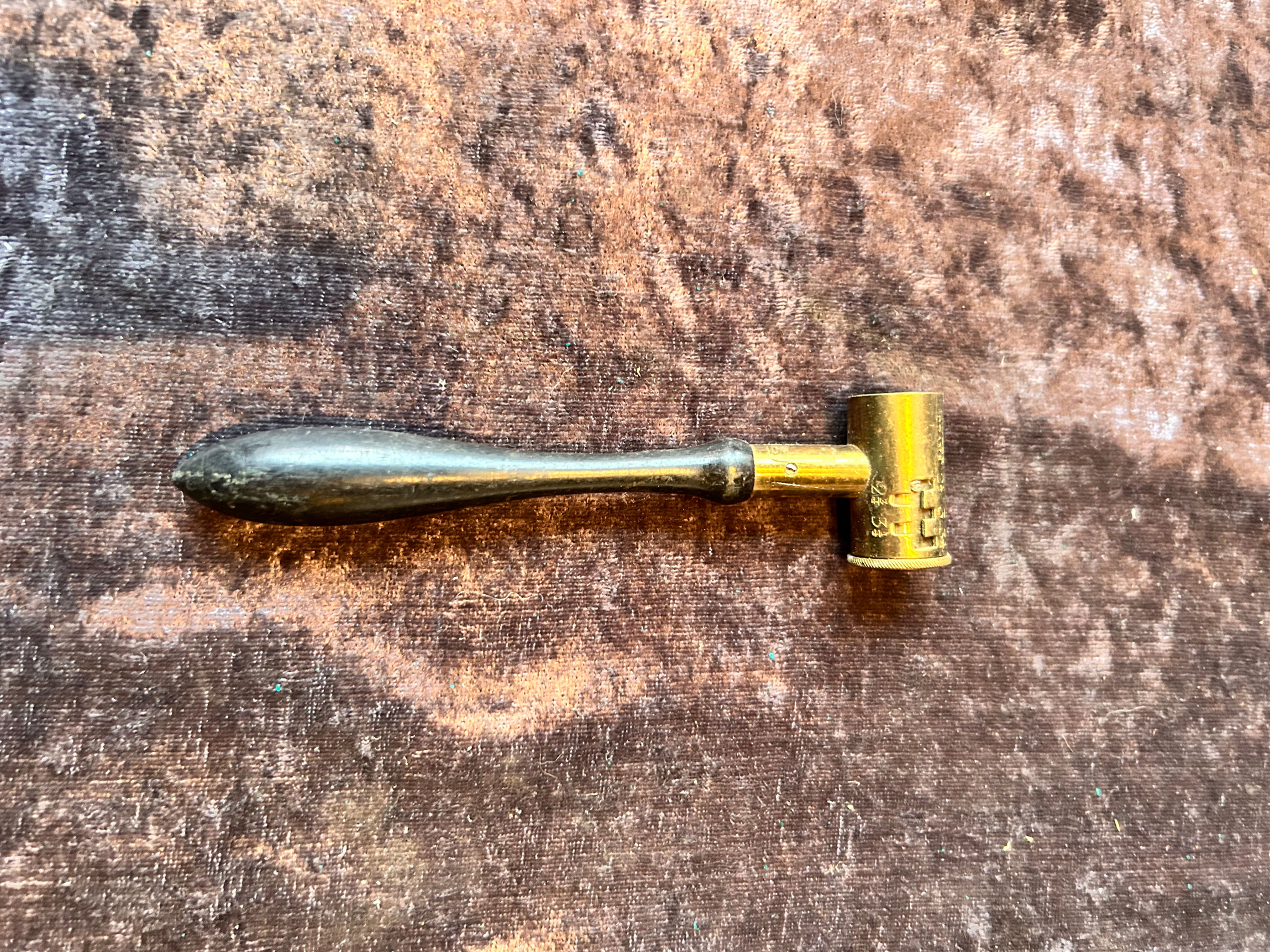 Ställbart krutmått 18-1900tal