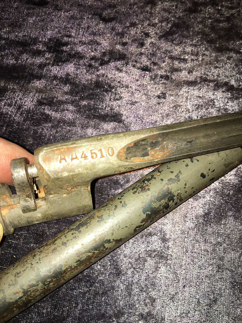 Miniatyrbild: Rysk mosin-nagant bajonett i troligen Tysk balja WW1