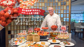 豪華ビュッフェ料理とシェフ