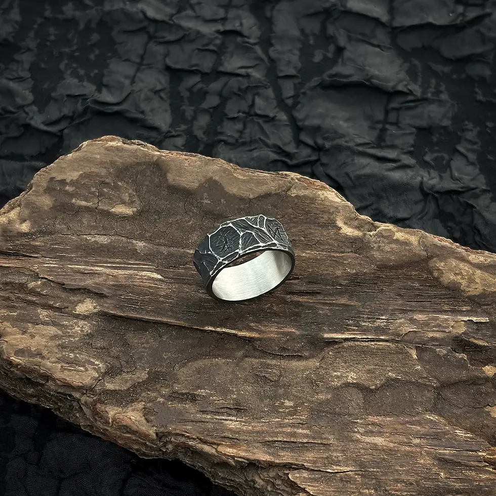 Thumbnail: Distressed Rune Ring