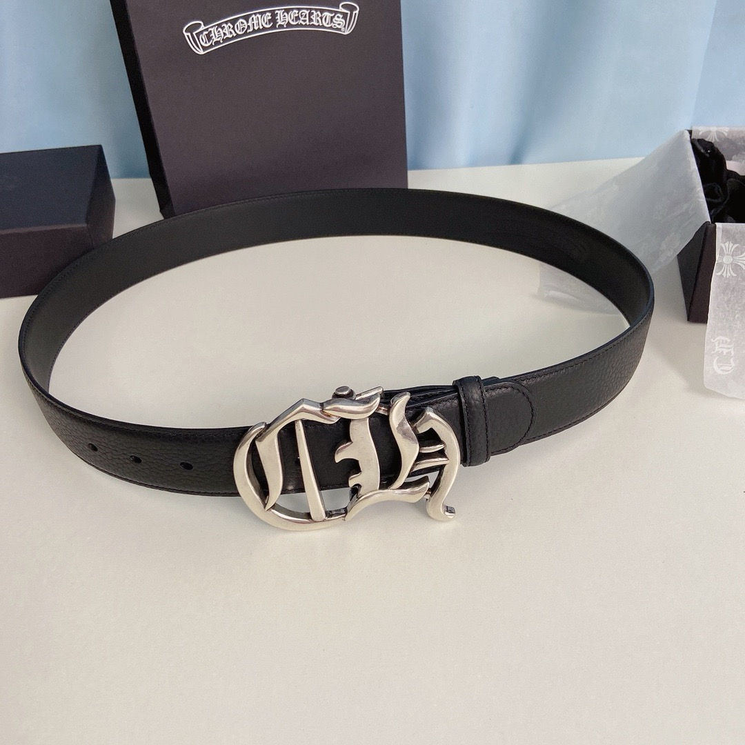 CH Buckle Belt in Pebbled Leather in Black