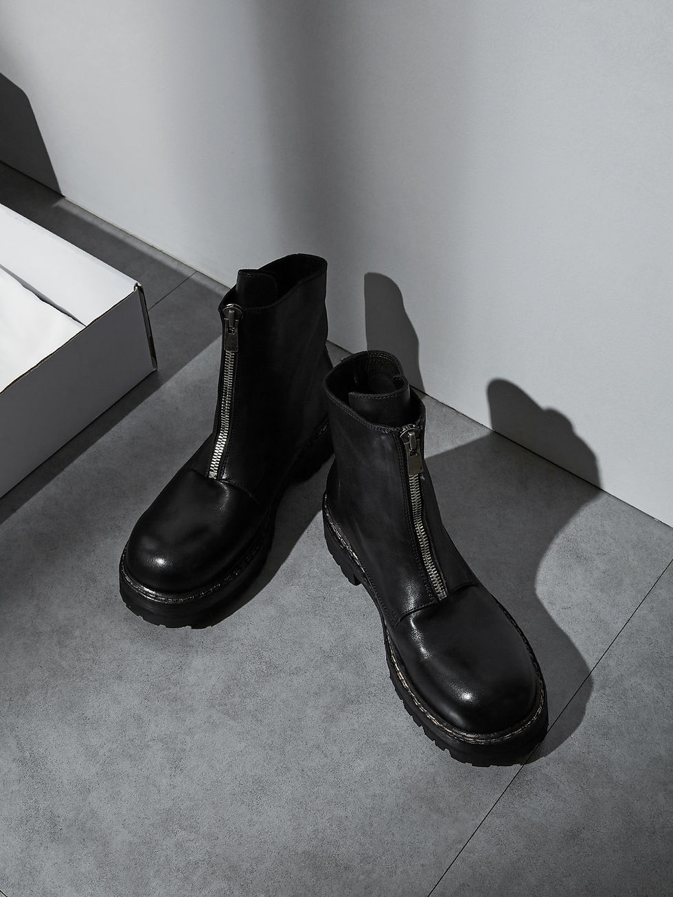 Thumbnail: GUI GR05V Boots
