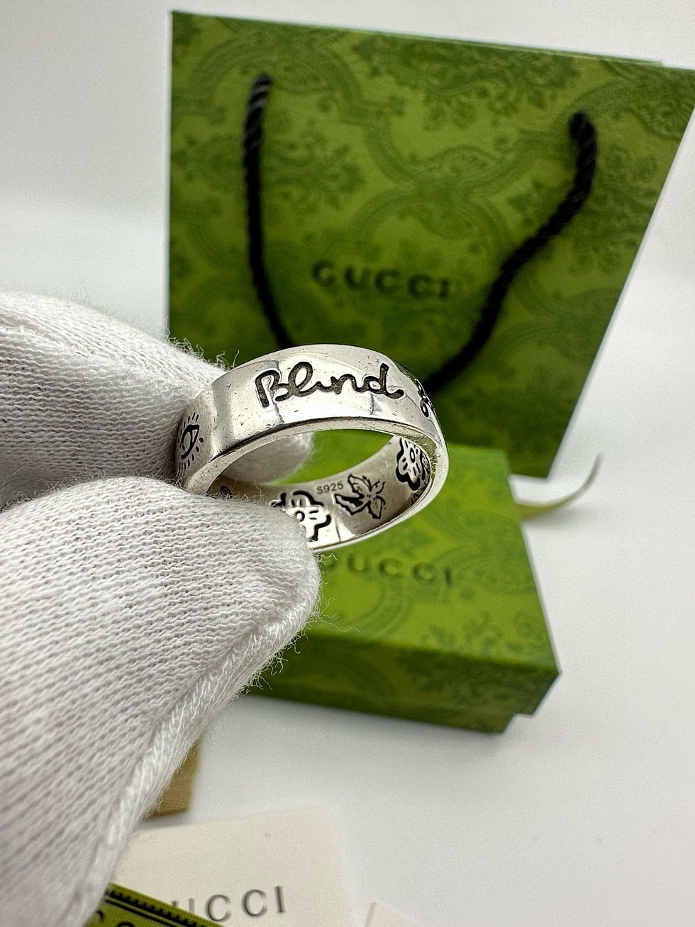 Thumbnail: Blind for Love Ring