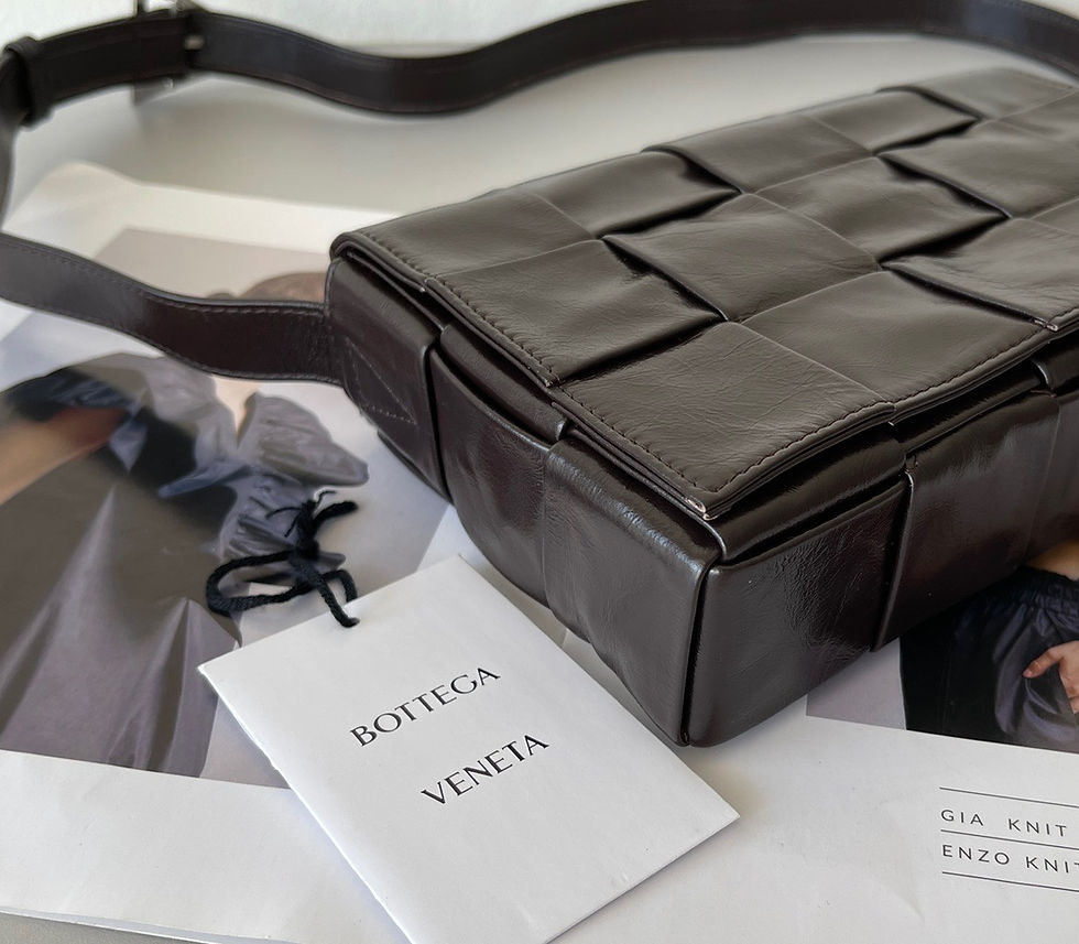 Thumbnail: Waxed Cassette Bag in Brown