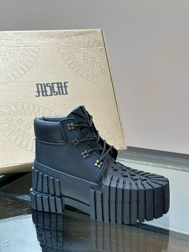 MSCHF 2x4 boot 厚底ブラックハイカットブーツ 42cm mschf has debuted its 2x4 Boot in a stark black colorway starring