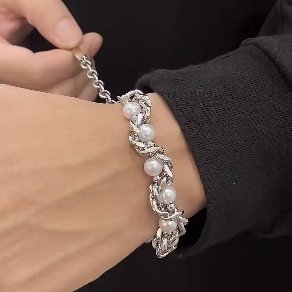 Thumbnail: Pearl and Chain Knotted Bracelet