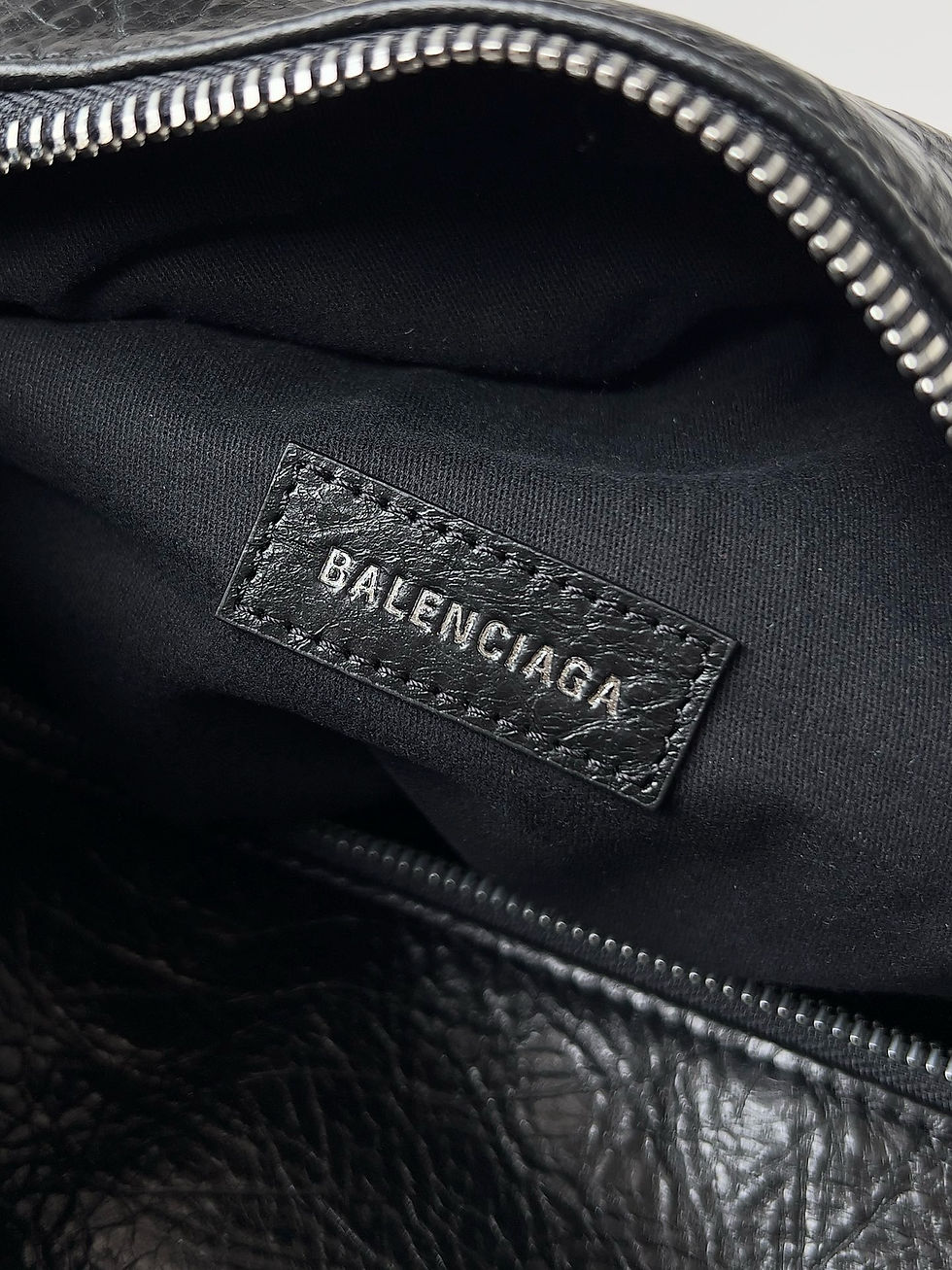 Thumbnail: Superbusy Large Sling Bag in Black