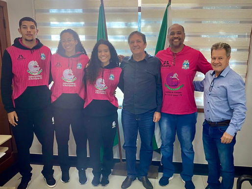 Chico Brasileiro recebe visita de talentos do atletismo iguaçuense