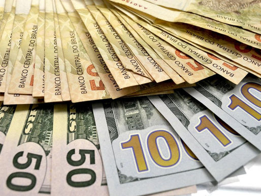 Dólar vai a R$ 5,10 com pessimismo global após invasão da Ucrânia; Bolsa recua