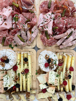 planches de charcuterie et de fromage