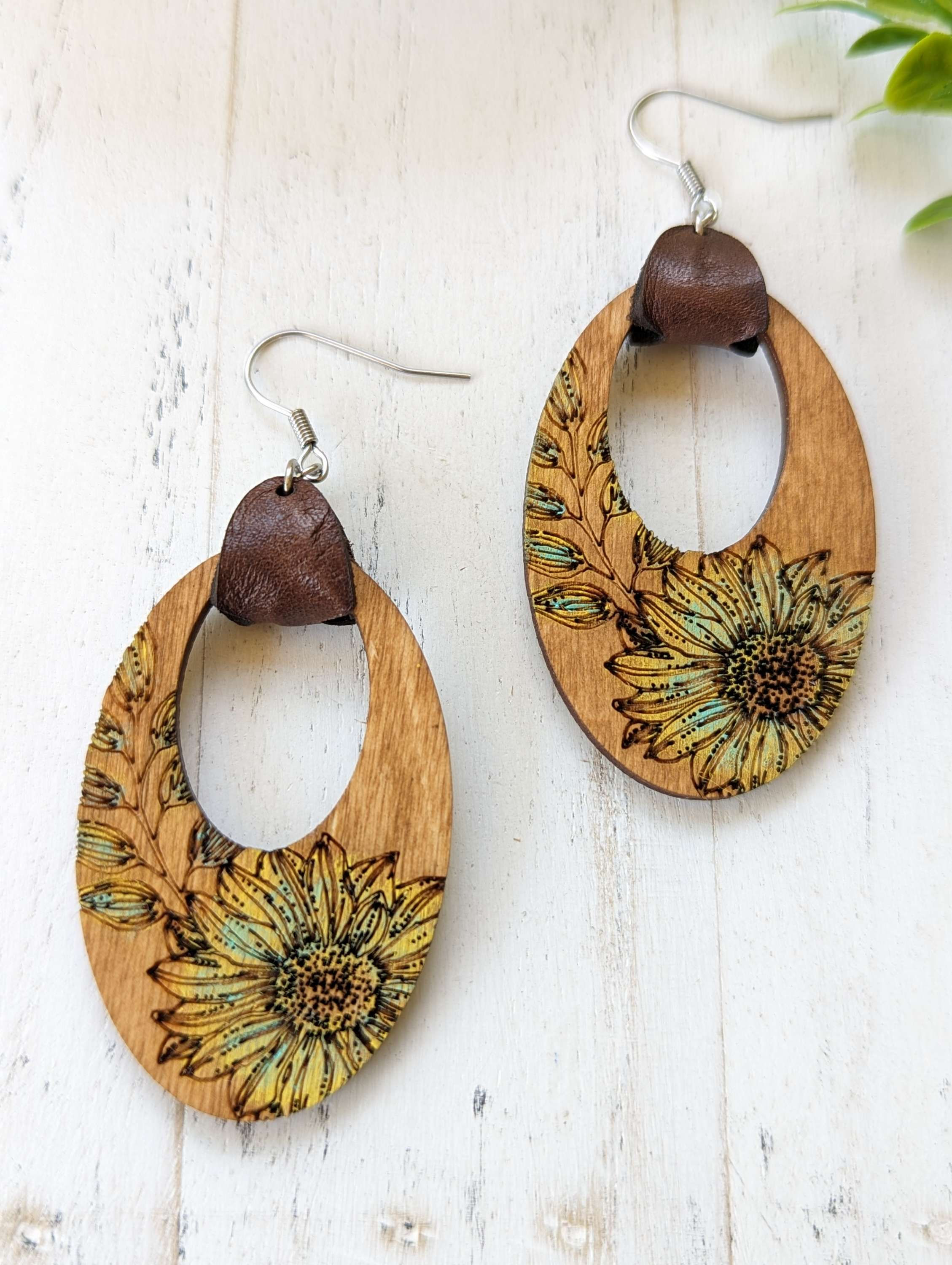 Sunflower wood earrings |