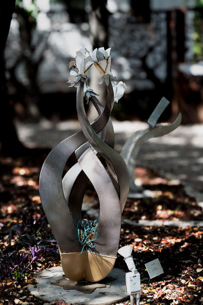 Photo of a steel sculpture on the grounds of the SA Art League + Museum.