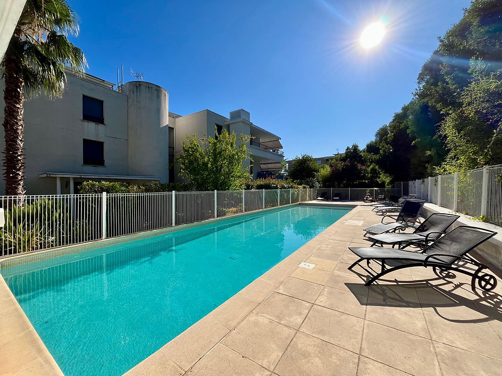 JUAN LES PINS - CENTRE - T3 - REF 354