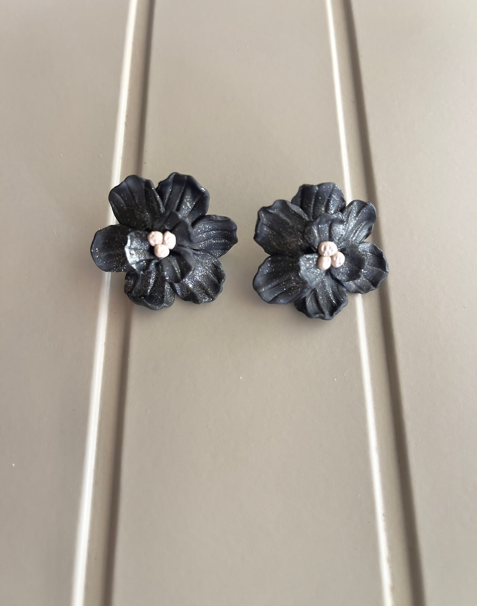 Thumbnail: Single Black Flower dangles