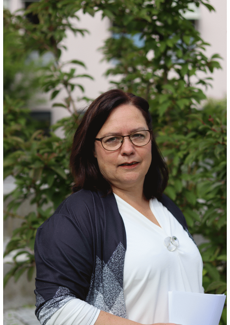Helga_Herrmann - Foto zugeschnitten.gif