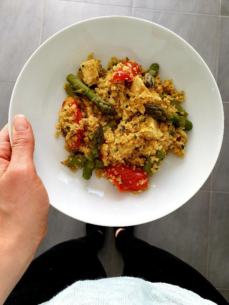 Blumenkohlreis mit Tofu und Gemüse