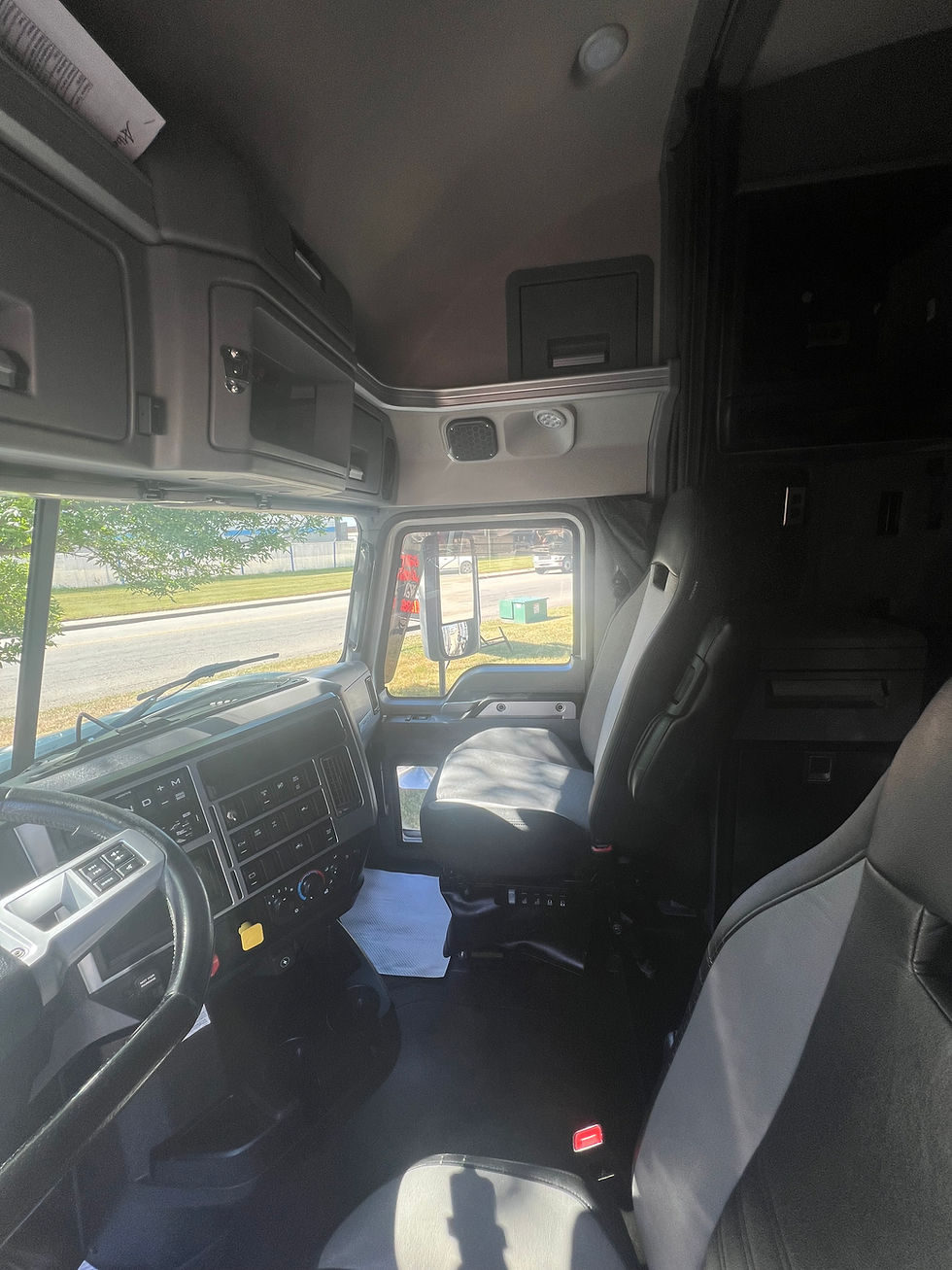 Thumbnail: seats - Stock# E37409LR