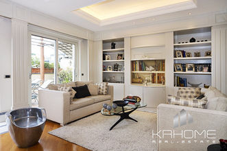 Doppio salotto con rifiniture di alto pregio e affaccio su una terrazza elegante, attico di lusso in vendita a Roma