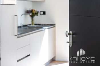 Cucina attrezzata in appartamento di lusso in affitto a Roma, quartiere Prati