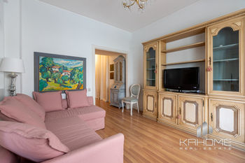 Area giorno versatile e luminosa di immobile in vendita nei Parioli.