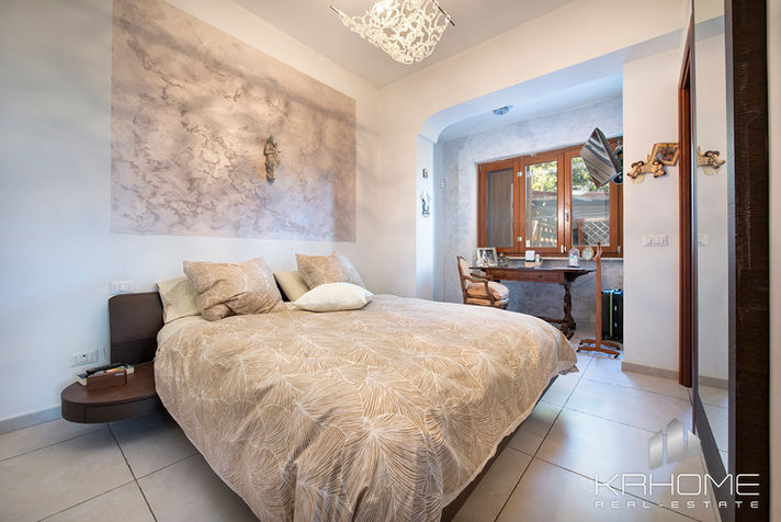 Krhome Real Estate propone in vendita villa con ampi spazi nel Villaggio Azzurro Roma