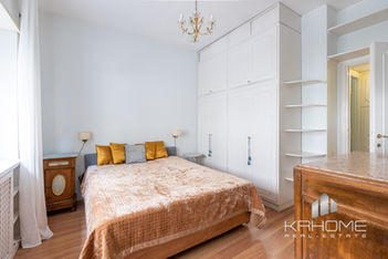 Spaziosa camera matrimoniale di immobile in vendita a Roma, quartiere Parioli.