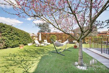 Krhome Real Estate propone in vendita villa moderna con ascensore interno al Villaggio Azzurro