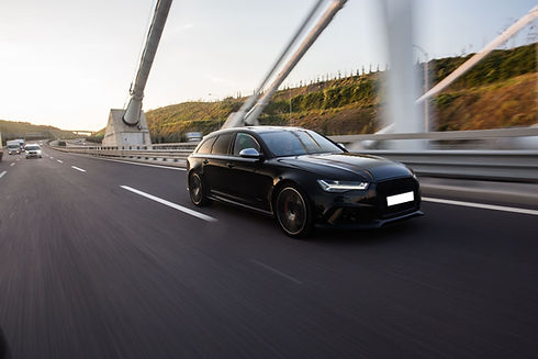 Voiture sur une route