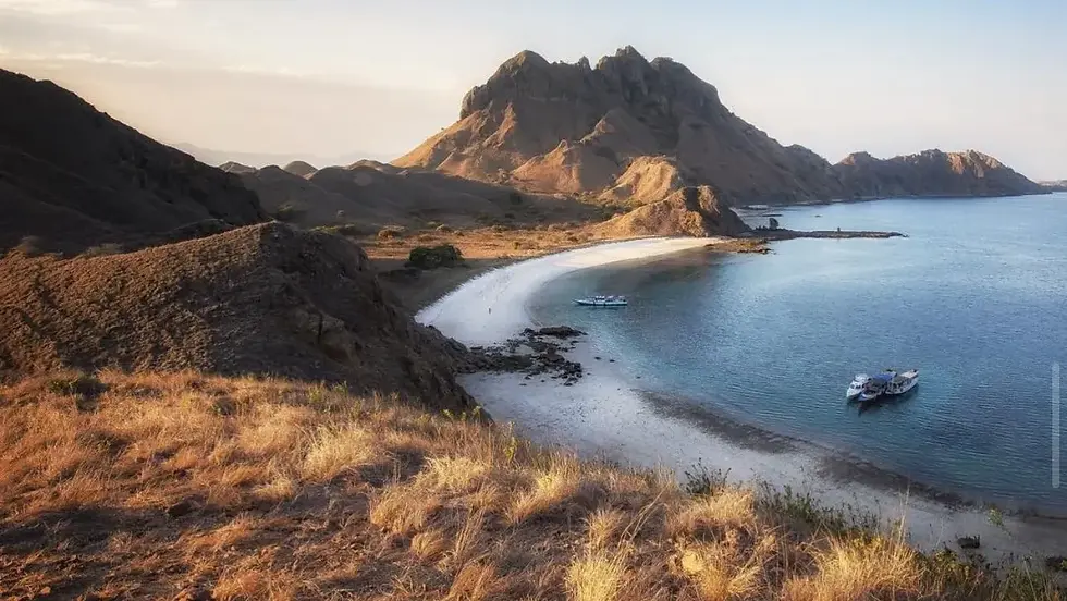Padar-Island-Komodo-Luxury-e1741339893562.webp