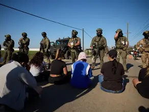 Nueva embestida en California deja 100 migrantes detenidos